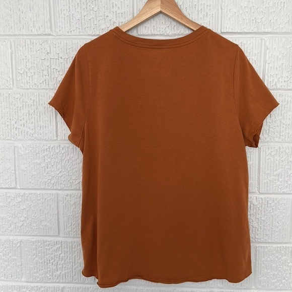 SHYANNE WOMEN'S COGNAC PECAN WILDFLOWER GRAPHIC TEE - XL - Picture 6 of 12